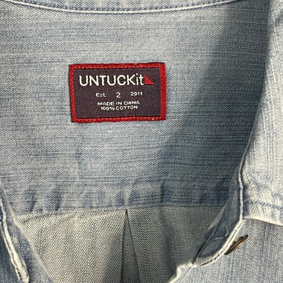 UNTUCKit‎ Women's Light Denim Button Down Long Sleeve Shirt in Blue Size 2 NWT - Picture 5 of 7